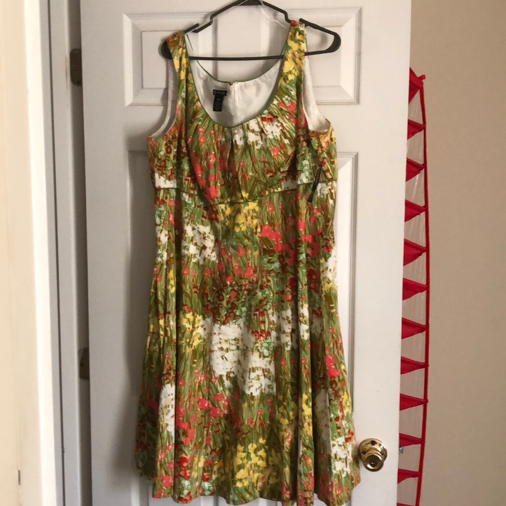 Adorable floral dress: NWT Make an offer